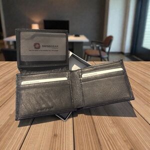 SwissGear Gray Leather Card Holder